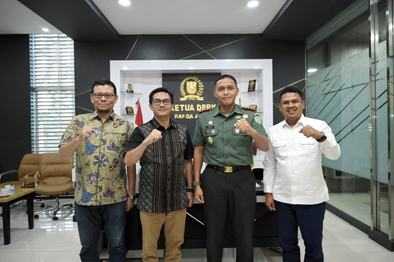 Silaturrahmi dengan Dandim 0101/KBA di Ruang Kerja Ketua DPRK Banda Aceh. Senin, (02-06-2025).