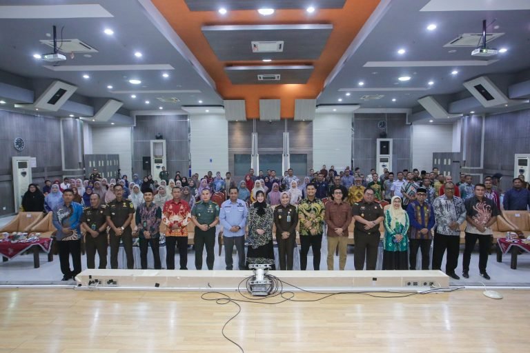 Illiza Sa’aduddin Djamal  hadir juga Wakil Wali Kota Afdhal Khalilullah, Ketua DPRK Irwansyah, Kajari Banda Aceh Suhendri, unsur Forkopimda, Pj Sekda Jalaluddin serta sejumlah Kepala OPD dalam lingkungan Pemko Banda Aceh. unsur Forkopimda, Pj Sekda Jalaluddin serta sejumlah Kepala OPD dalam lingkungan Pemko Banda Aceh. Kejaksaan Agung Republik Indonesia, di Balai Kota, Kamis,(10/7/2025).foto.lst.