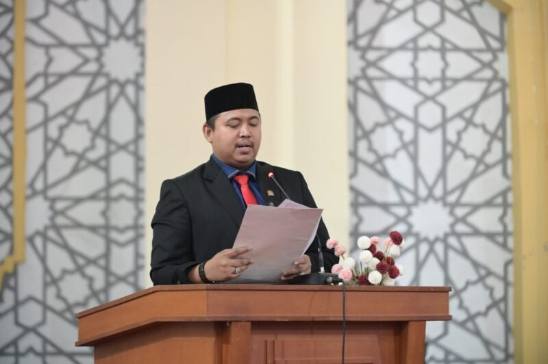 Tuanku Muhammad menyampaikan beberapa masukan terhadap Perubahan Qanun Nomor I Tahun 2024 Tentang Pajak dan Retribusi Daerah, Selasa (15-07-2025).