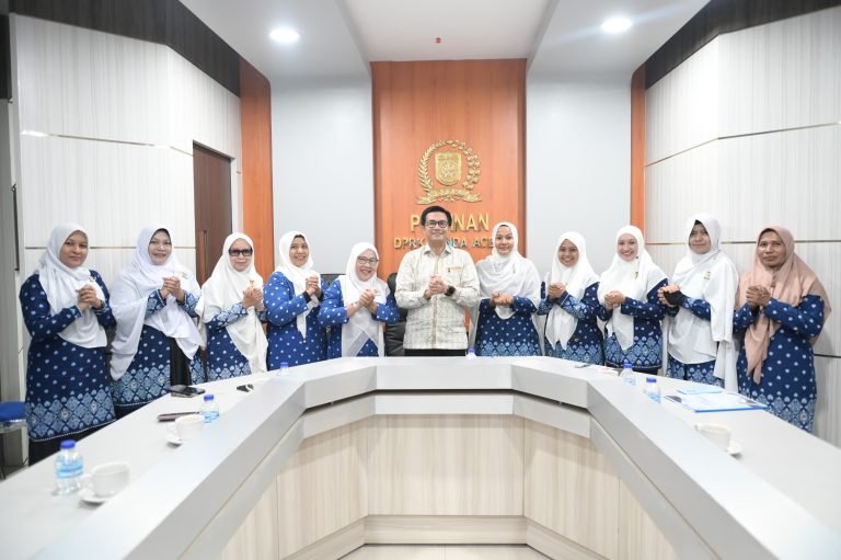 Irwansyah ST menegerima kunjungan audiensi bunda Paud yang tergabung dalam pengurus Himpunan Pendidik dan Tenaga Kependidikan Anak Usia Dini Indonesia (Himpaudi) Rabu (30-07-2025).