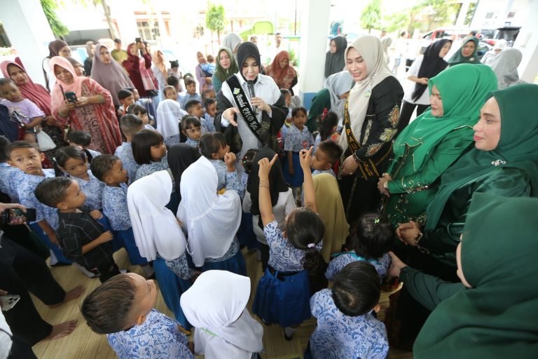 Illiza Sa’aduddin Djamal, melakukan kunjungan istimewa ke TK Negeri 3 Banda Aceh pada Rabu, (16-07-2025).