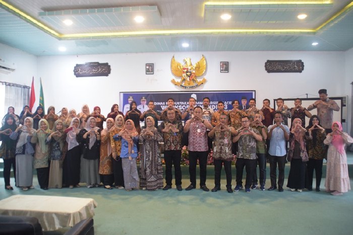 Asisten Bidang Administrasi Umum, T. Reza Rizki SH. M.Si membuka kegiatan Workshop Aplikasi SRIKANDI (Sistem Informasi Kearsipan Dinamis Terintegrasi) V-3 Tahun 2025, di aula gedung serbaguna, Aceh Timur, Kamis (03-07-2025).foto.lst