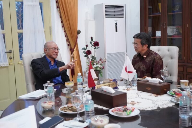 Kunjungan Konsul Jenderal Jepang di Medan, Furugori Toru, di Meuligoe Wali Nanggroe, Aceh Besar. 