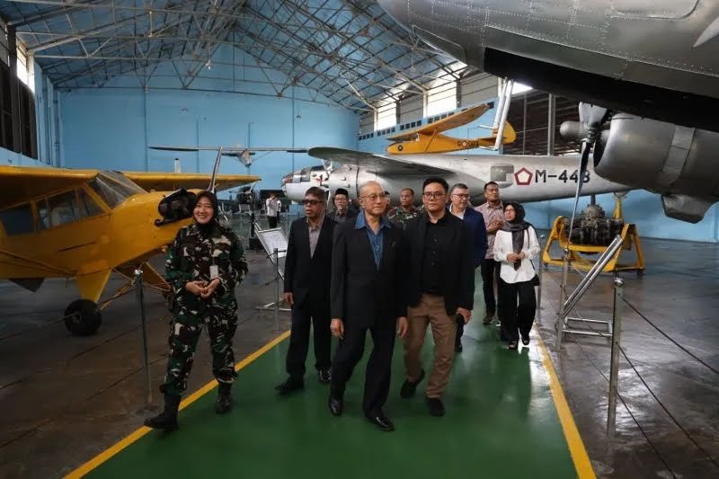 Wali Nanggroe Aceh, Tgk Malik Mahmud Al Haythar saat berkunjung ke Museum Pusat TNI AU Dirgantara Mandala di Yogyakarta, Kamis (26/6/2025).