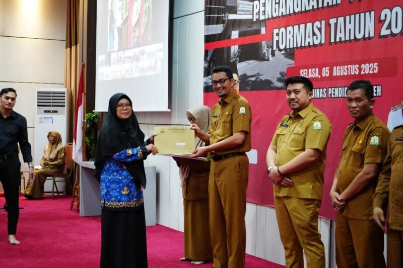 Suasana haru dan bahagia menyelimuti Aula Dinas Pendidikan Aceh, Selasa pagi, (05-08-2025).