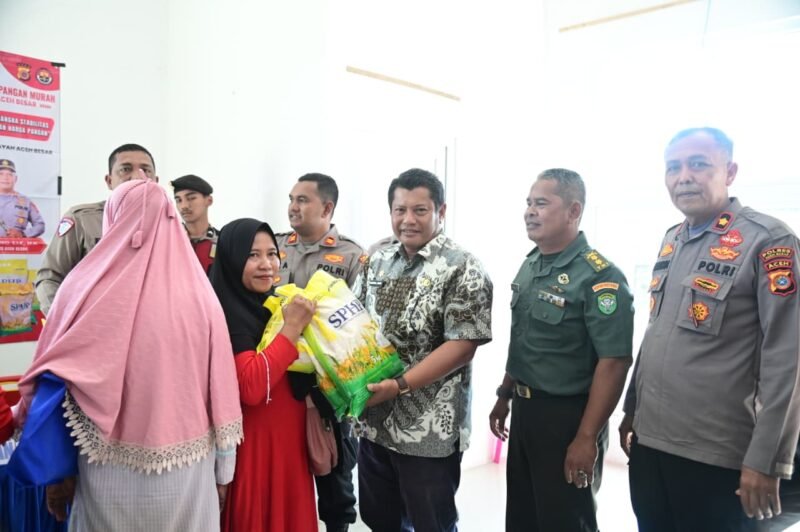 Sekda Aceh Besar Bahrul Jamil, SSos MSi hadiri kick off Lauching Gerakan Pangan Murah (GPM) Polri untuk masyarakat, bertempat di Aula Satya Prabu Polres Aceh Besar, Kota Jantho, Kamis (14/08/2025). FOTO/MC ACEH BESAR