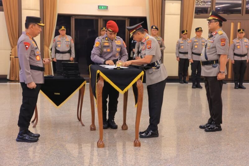 Brigjen Pol Marzuki Ali Basyah resmi menjabat sebagai Kapolda Aceh setelah dilantik oleh Kapolri Jenderal Pol Listyo Sigit Prabowo di Gedung Rupatama Mabes Polri, Jakarta, Selasa, (19-8-2025)