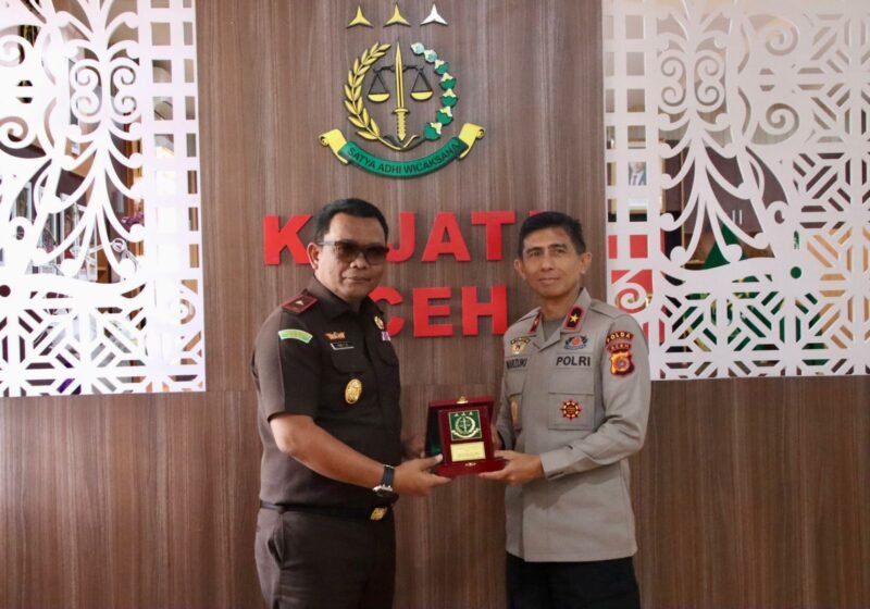 Brigjen Pol Drs. Marzuki Ali Basyah, melakukan audiensi dengan Kajati Aceh, Yudi Triadi, di Kantor Kejati Aceh, Senin, 25/08/2025