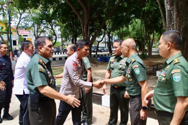 Brigjen Pol. Drs. Marzuki Ali Basyah bersilaturahmi ke Pangdam Iskandar Muda (IM) Mayjen TNI Niko Fahrizal di Makodam IM, Selasa, (26/08/2025).