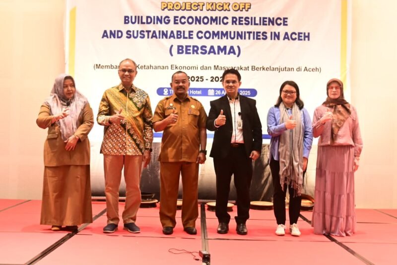 Asisten II Sekdakab Aceh Besar Bidang Perekonomian dan Pembangunan, M. Ali, S.Sos., M.Si., membuka peluncuran proyek Ersaka FBA di The Pade Hotel, Darul Imarah, Aceh Besar, Selasa (26/8/2025). FOTO/MC ACEH BESAR