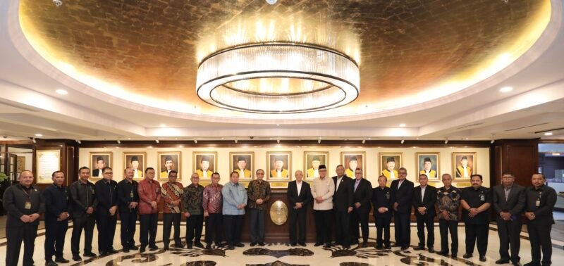 Pertemuan diakhiri dengan pembacaan dan penandatanganan berita acara sebagai bentuk komitmen bersama antara Mahkamah Agung dan Pemerintah Aceh dalam mengoptimalkan peran Mahkamah Syar’iyah di Bumi Serambi Mekkah. 