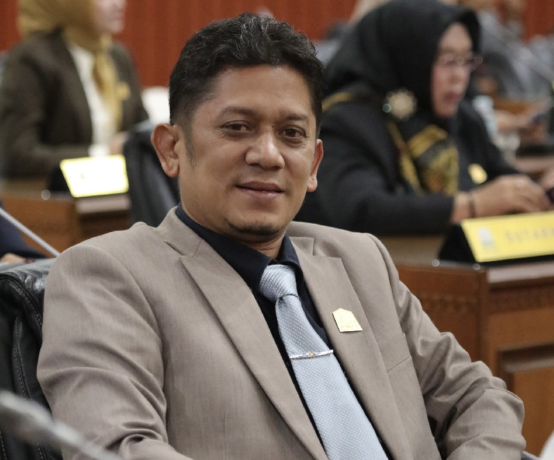 Kehadiran pabrik ini tidak hanya akan menyerap tenaga kerja lokal, tetapi juga mendatangkan pendapatan bagi daerah, ujar Khalid di Banda Aceh pada Sabtu (02-08-2025).