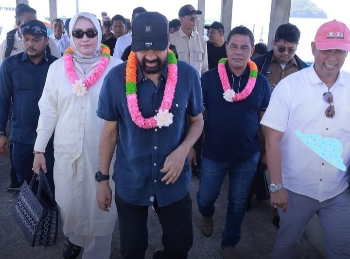 Syech Muharram, mendampingi Gubernur Aceh, Muzakir Manaf (Mualem), pada penutupan Kuliah Kerja Nyata – Pembelajaran Pemberdayaan Masyarakat (KKN-PPM) Universitas Gadjah Mada (UGM) tahun 2025 yang berlangsung di Pulau Nasi, Kecamatan Pulo Aceh, Kabupaten Aceh Besar, Selasa (05-08-2025).