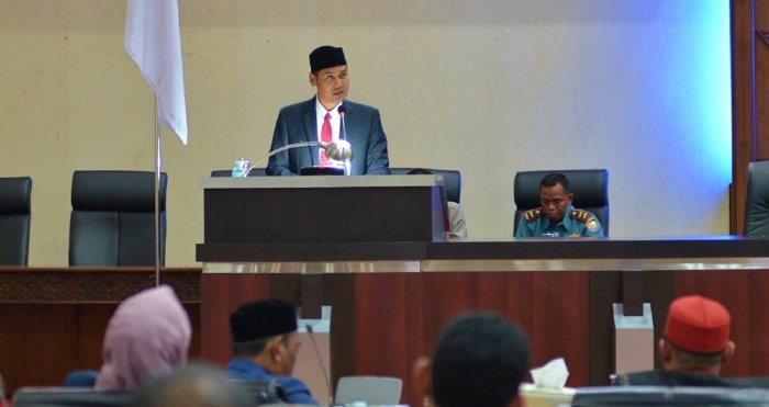 Rapat yang dipimpin oleh Wakil Ketua DPRA Salihin, S.H., dihadiri oleh unsur Forkopimda Aceh, Pimpinan dan Anggota DPRA, plt. Sekda Aceh yang mewakili Gubernur Aceh, Kepala SKPA, Kepala instansi vertikal, rabu,(30-07-2025).