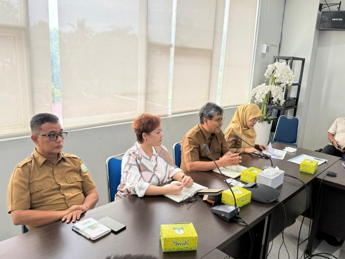 perwakilan Disperindag Aceh, Dinas Kelautan dan Perikanan Aceh, serta tim teknis dari DPMPTSP Aceh meliputi Tim Promosi Kerjasama PM, Tim Kerja Kebijakan Tata Kelola PM, dan Tim Kerja Perizinan.