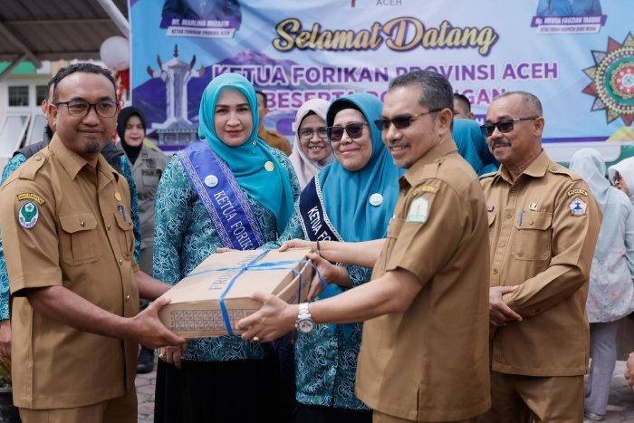Marlina Usman, menyerahkan 8,1 ton ikan segar untuk masyarakat Kabupaten Aceh Tengah dalam rangka mendukung program Gerakan Memasyarakatkan Makan Ikan (Gemarikan). Penyerahan berlangsung di Desa Kenawat, Kecamatan Lut Tawar, Senin (25/8/2025).