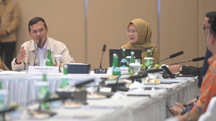 Wakil Gubernur Aceh Fadhullah Rapat kerja bersama Komisi VI DPR RI di Gedung Landmark BSI Banda Aceh rabu, (17/09/2025)