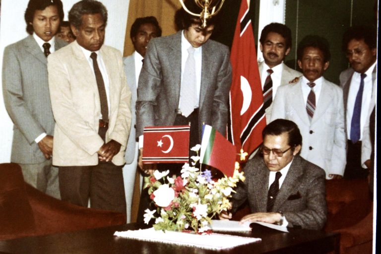 Hasan Tiro telah menorehkan jejak sejarah besar, dan 100 tahun kelahirannya dimanfaatkan untuk melahirkan kebijakan yang memperkuat identitas dan martabat Aceh,” kata Murizal , Senin (22/9/2025).