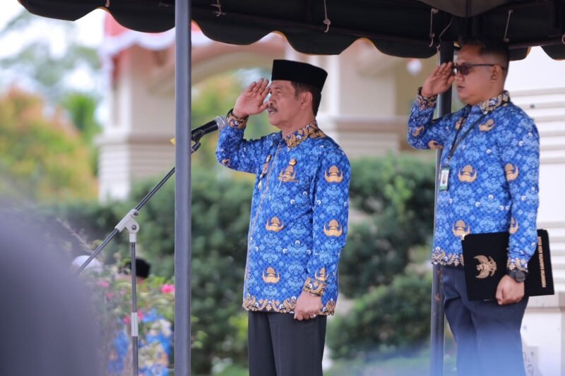 Wakil Bupati Aceh Besar Drs H Syukri bertindak selaku Inspektur Upacara Peringatan Hardikda ke-66 tahun 2025 di halaman Kantor Bupati Aceh Besar, Kota Jantho, Selasa (2/9/2025).