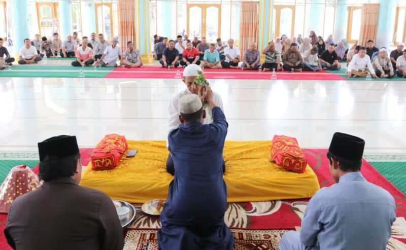 Kegiatan tersebut berlangsung saat Kapolda bersilaturahmi dengan masyarakat di Masjid Bani Salim, Gampong Lampaseh Kota, Kecamatan Kutaraja, Kota Banda Aceh, Minggu, (07/09/2025).