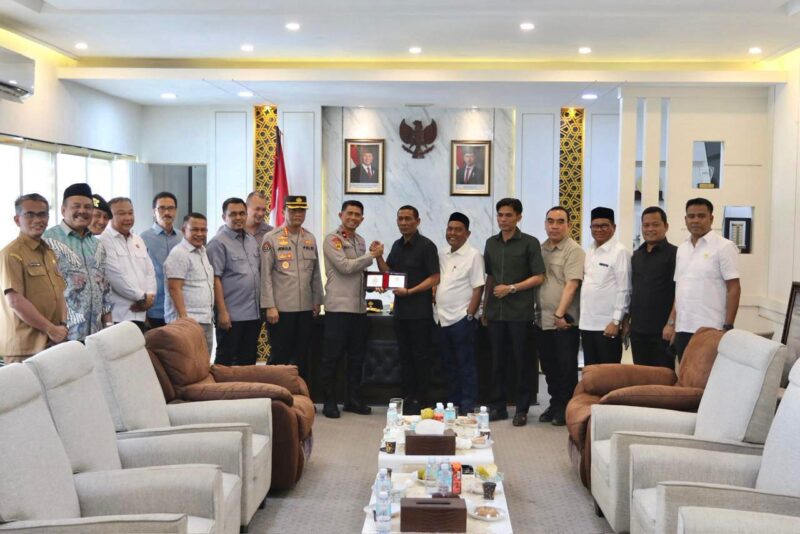 Brigjen Pol Drs. Marzuki Ali Basyah melakukan kunjungan silaturahmi ke Dewan Perwakilan Rakyat Aceh (DPRA), Senin,(08/09/2025).