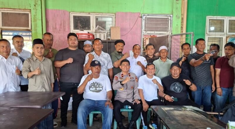 Brigjen Pol Marzuki Ali Basyah mengajak masyarakat untuk terus menjaga keamanan dan ketertiban di lingkungan masing-masing. Hal tersebut disampaikan Marzuki dalam kegiatan Saweu Kede Kopi bersama Wakil Gubernur Aceh, Fadhlullah alias Dek Fath, di Desa Lampulo, Kecamatan Kuta Alam, Kota Banda Aceh, Rabu, 10/09/2025.