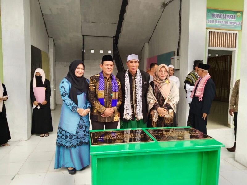 Wakil Gubernur Aceh Fadlullah, SE berpesan, agar menjadi pemantik dan semangat bagai civitas STAI Jannatul Firdaus dalam meningkatkan kualitas dan Sumber Daya Manusia di institusi pendidikan tersebut, saptu, (13/09/2025).