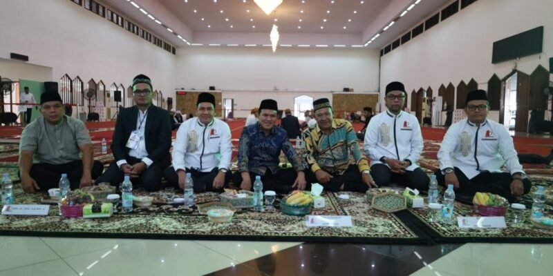 Wakil Gubernur Aceh, Fadhlullah, SE, menghadiri peringatan Maulid Nabi Besar Muhammad SAW yang diselenggarakan Ikatan Keluarga Nagan Raya (IKNR) Jakarta di Asrama Haji Pondok Gede, Sabtu (20/9/2025).