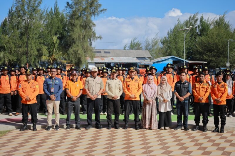 Foto bersama usai pembukaan workshop water rescue, di Kilometer Nol Banda Aceh, Gampong Pande, Kecamatan Kuta Raja, Kota Banda Aceh, Sabtu (20/9/2025). FOTO/ MC ACEH BESAR