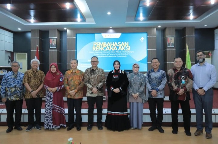 Plt Direktur Rumah Sakit Umum Daerah (RSUD) Meuraxa, dr. Taufik Wahyudi Mahady, SpOG, menghadiri kegiatan Pembahasan Aksi Sistem Kesehatan Akademik (SKA) Wilayah I yang diselenggarakan di Aula Fakultas Kedokteran Universitas Syiah Kuala, Jumat (05/09/2025).