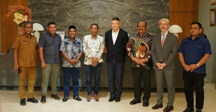 Ketua DPRA Zulfadli, menerima kunjungan Duta Besar Uni Eropa untuk Indonesia dan Brunei Darussalam H.E. Denis Chaibi, bersama Minister Counsellor/Parliamentary Affairs, Antoine Ripoll, kamis (10/9/2025).
