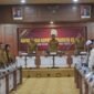 Gubernur Aceh, Muzakir Manaf (Mualem), secara resmi membuka sekaligus memimpin Rapat Kerja Bupati dan Wali Kota se-Aceh tahun 2025 yang berlangsung di Gedung Serbaguna Setda Aceh, Senin (08/09/2025).