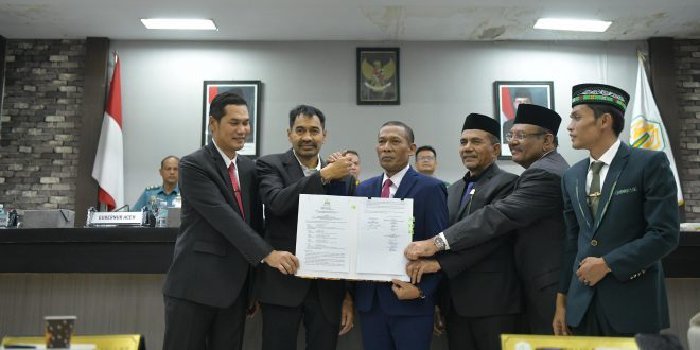 Gubernur Aceh Muzakir Manaf, menyetujui dan mengesahkan Rancangan Qanun tentang Perubahan APBA Tahun Anggaran 2025.Pengesahan dilakukan melalui rapat paripurna di Kantor DPRA, pada Senin, (29/9/2025).