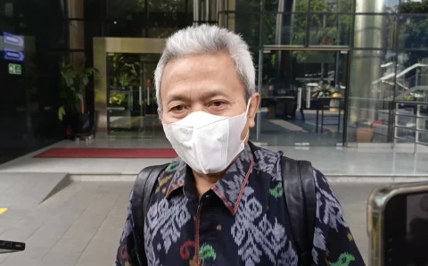 KPK memeriksa mantan Sekretaris Jenderal Kementerian Agama ( Kemenag ) Nizar Ali pada Jumat (12/9/2025).