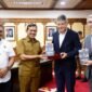 H. Fadhlullah, SE, menerima kunjungan Duta Besar Uni Eropa untuk Indonesia dan Brunei Darussalam H.E. Denis Chaibi, bersama Minister Counsellor/Parliamentary Affairs, Antoine Ripoll, di Kantor Gubernur Aceh, Selasa (9/9/2025).