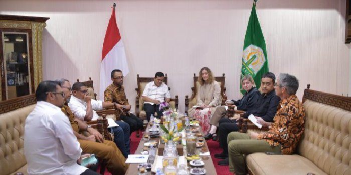 Wakil Gubernur Aceh, H. Fadhlullah, SE, menerima kunjungan delegasi Kedutaan Besar (Kedubes) Selandia Baru untuk Indonesia yang dipimpin oleh Deputy Head of Mission, Giselle Larcombe, di Pendopo Wakil Gubernur Aceh, Selasa (23/9/2025).