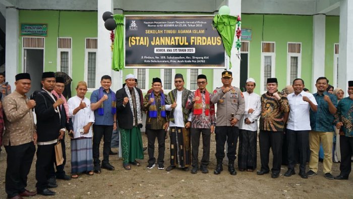 Wakil Gubernur Aceh, Fadhlullah, meresmikan Sekolah Tinggi Agama Islam (STAI) Jannatul Firdaus di Kota Subulussalam, Sabtu (13/9/2025).