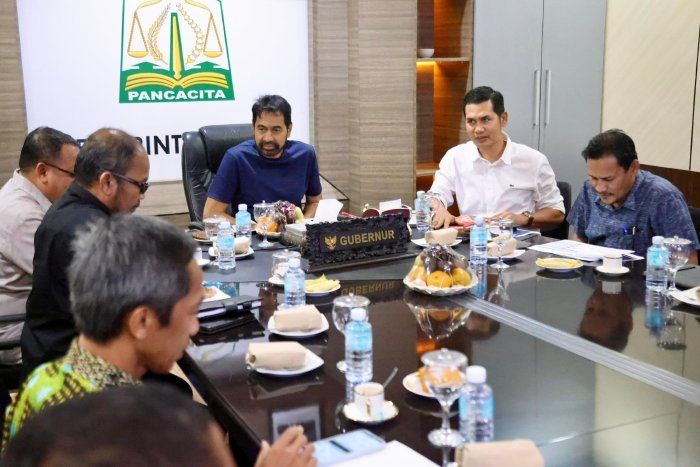 Penegasan tersebut disampaikan oleh pria yang akrab disapa Mualem itu, saat memimpin High Level Meeting Pengendalian Inflasi Aceh, di ruang rapat Meuligoe Gubernur Aceh, Selasa (2/9/2025) malam.