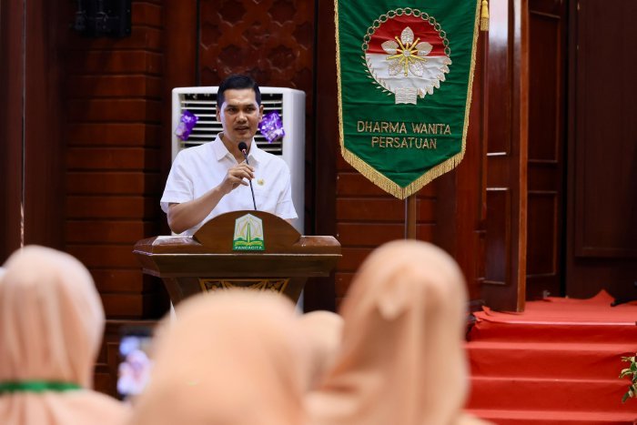 Sekretaris Daerah Aceh, M. Nasir, S.IP, MPA, secara resmi membuka Rapat Kerja Dharma Wanita Persatuan (DWP) Aceh Tahun 2025 yang digelar di Anjong Mon Mata, Banda Aceh, Rabu (10/9/2025).