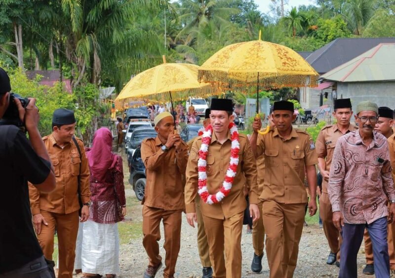 Bupati Aceh Barat kembali melaksanakan program berkantor sehari di gampong, kali ini berpusat di Gampong Antong, Kecamatan Panton Reu, pada Selasa (30/9/2025).