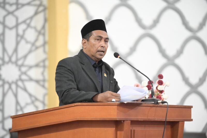 Tgk Tanurman yang membacakan pandangan Fraksi PKS terhadap Raqan Tentang Pemberian Insentif dan Kemudahan Penanaman Modal, Kamis (9/10/2025)