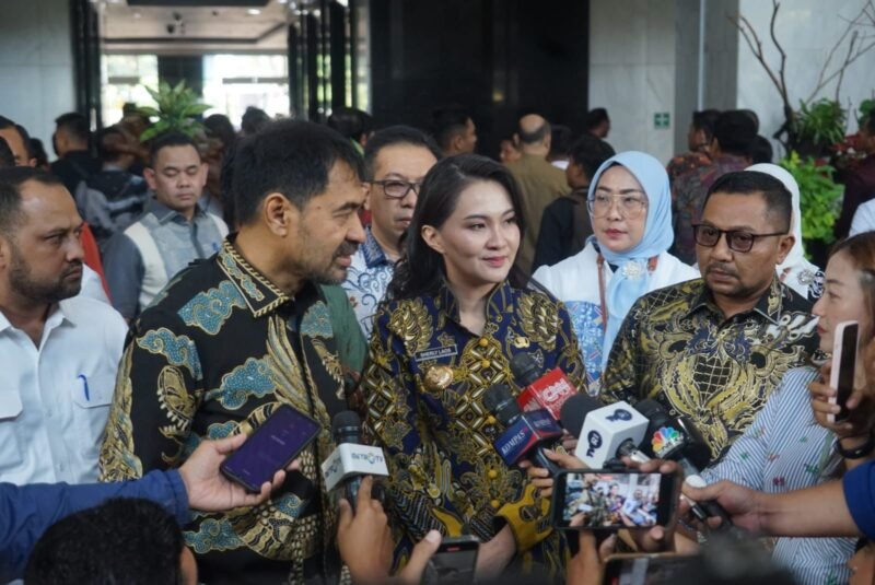 Gubernur usai menghadiri pertemuan bersama Menteri Keuangan Purbaya Yudhi Sadewa di Jakarta, Selasa (07/10/2025).