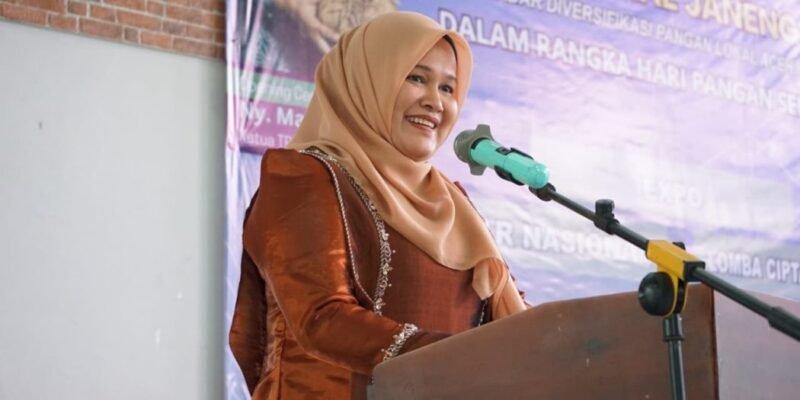 Ketua Staf Ahli TP-PKK Aceh, Ny. Mukarramah Fadhlullah, secara resmi menutup Pekan Kreativitas Pangan Lokal Janeng 2025 yang mengusung tema “Gerakan Sadar Diversifikasi Pangan Lokal Aceh (Garda Pala)” dalam rangka memperingati Hari Pangan se-dunia, di Kuala Village Resto, Banda Aceh, Kamis (16/10/2025).