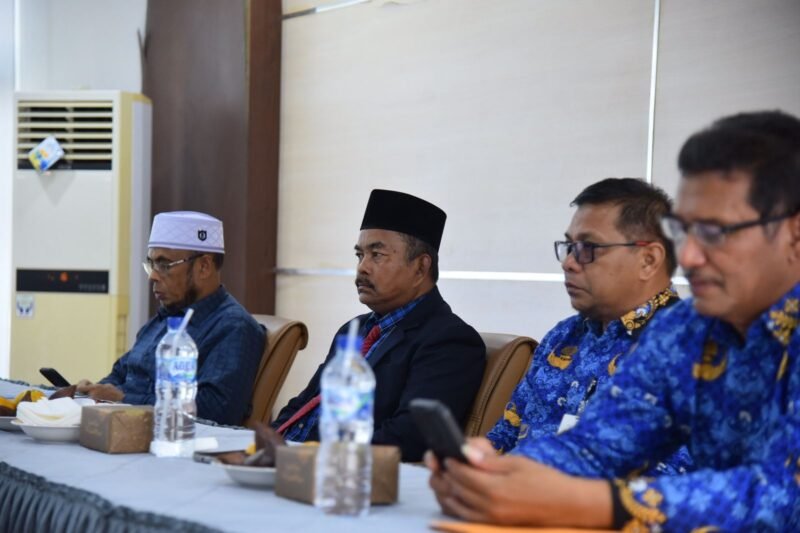 Pemkab Aceh Besar menggelar Rapat Koordinasi Tim Percepatan Penurunan Stunting di Aula Bappeda Aceh Besar, Kota Jantho, Selasa (28/10/2025).
FOTO/ PROKOPIM PEMKAB ACEH BESAR