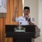 Bupati Aceh Besar H. Muharram Idris (Syech Muharram) saat membuka Lokakarya Percepatan Pengakuan dan Perlindungan Hak-Hak Tenurial MHA sebagai strategi peningkatan pemberdayaan ekonomi dan kesejahteraan masyarakat di The Pade Hotel, Kecamatan Darul Imarah, Aceh Besar, Rabu (29/10/2025).