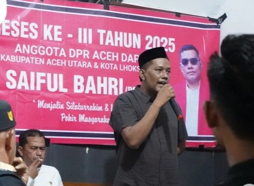 Anggota DPRA Pon Yaya menyampaikan aspirasi ini kepada pemerintah untuk menstabilkan harga sembako di Aceh, di Keude Buloh Blang Ara pada, Jum’at, (3/10/2025).