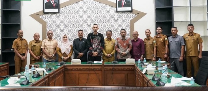 Seketeriat DPRA menerima kunjungan Tim Monitoring dan Evaluasi (Monev) Keterbukaan Informasi Publik Tahun 2025 dari Komisi Informasi Aceh (KIA). Kunjungan Tim Monev KIA, Selasa (7/10/2025)