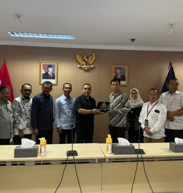 Rombongan Komisi I DPRA diterima langsung oleh Munafrizal Manan, Direktur Jenderal Pelayanan dan Kepatuhan HAM Kemenkumham RI, Jakarta, Rabu (22/10/2025)