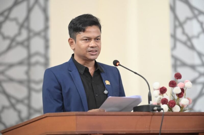 Anggota DPRK Banda Aceh Teuku Iqbal Djohan dalam Rapat Paripurna Kamis (09/10/2025).
