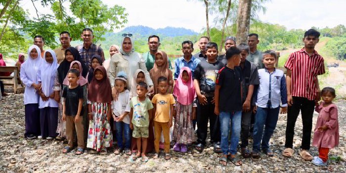 Pesan tersebut disampaikan oleh wanita yang akrab disapa Kak Na itu, usai mendengarkan aspirasi warga di Gampong Pante Bahagia, Kecamatan Paya Bakong, Selasa (14/10/2025).